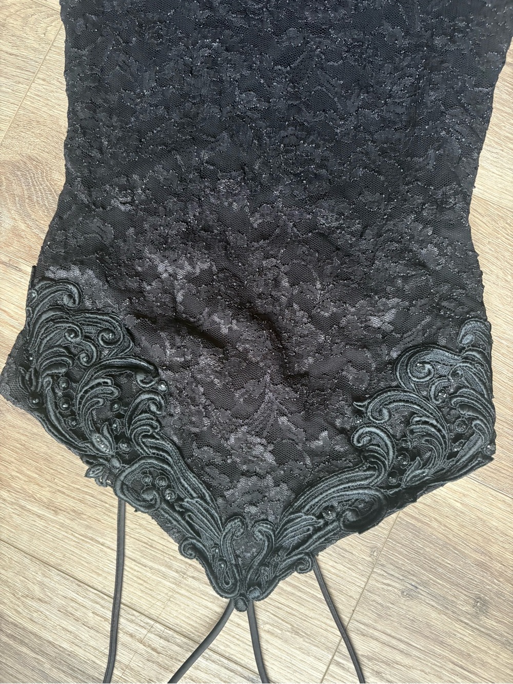 Vintage 90’s Cache Black Lace Halter Mini dress with detailed embroidery - Picture 7 of 7